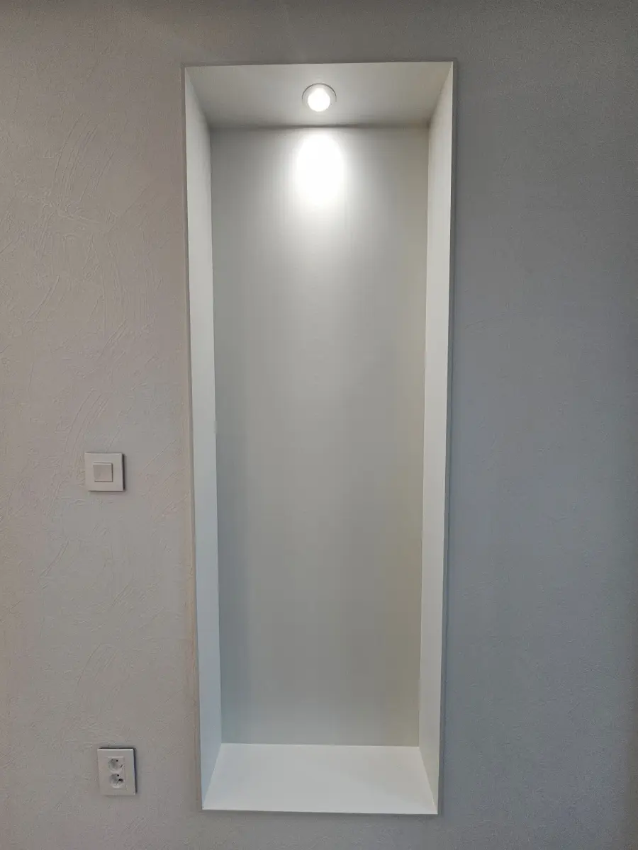 진열장 주문제작 벽 니치 유리문 설치 시공 전